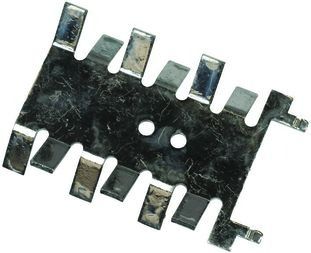 Space saving staggered fin heat sink